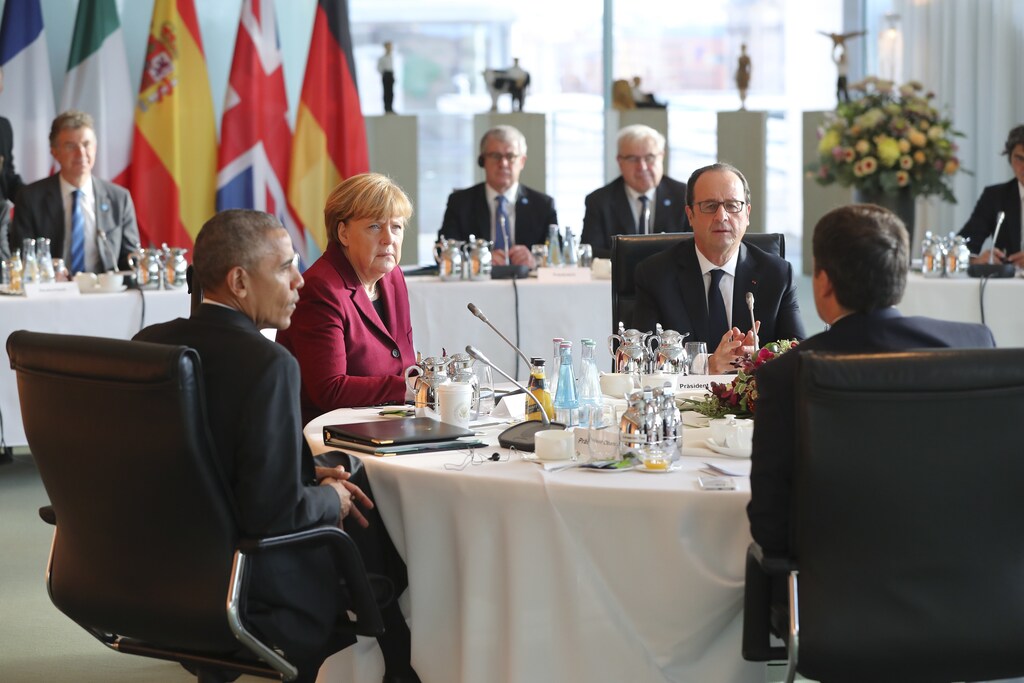 U.S. President Barack Obama, German Chancellor Angela Merkel, French President Francois Hollande and Italian Prime Minister Matteo Renzi meet at the chancellery in Berlin, Germany, November 18, 2016. REUTERS/Kay Nietfeld/POOL - RTX2U955