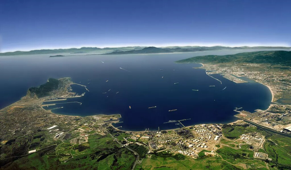 La Bahía de Algeciras, donde Cepsa construye una de las mayores plantas de hidrógeno verde de Europa
