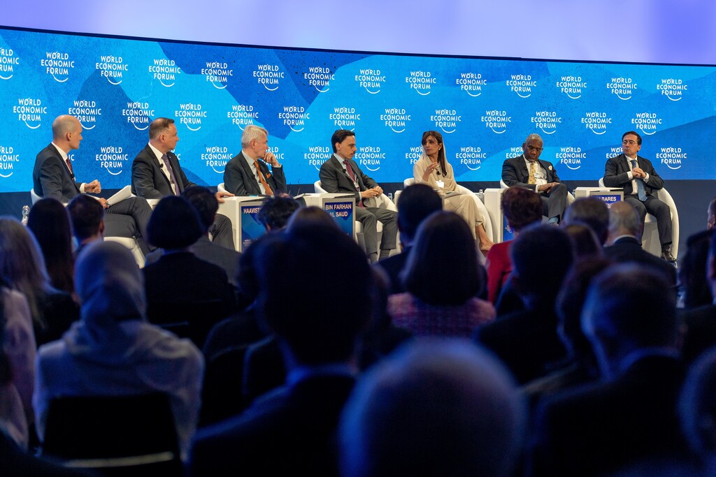 Líderes de Polonia, Estados Unidos, Arabia Saudí, España, Finlandia y Pakistán conversan en Davos 2022 sobre las perspectivas geopolíticas mundiales.