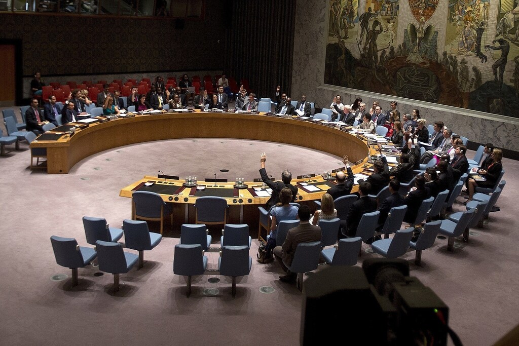 Members of the United Nations Security Council vote on a resolution about the ongoing crisis in Iraq at United Nations headquarters in the Manhattan borough of New York August 15, 2014. The United Nations Security Council took aim at Islamist militants in Iraq and Syria on Friday, blacklisting six people including the Islamic State spokesman and threatening sanctions against those who finance, recruit or supply weapons to the insurgents. The 15-member council unanimously adopted a resolution that aims to weaken the Islamic State - an al Qaeda splinter group that has seized swaths of territory in Iraq and Syria and declared a caliphate - and al Qaeda's Syrian wing Nusra Front. REUTERS/Carlo Allegri (UNITED STATES - Tags: CIVIL UNREST POLITICS) - RTR42LEH
