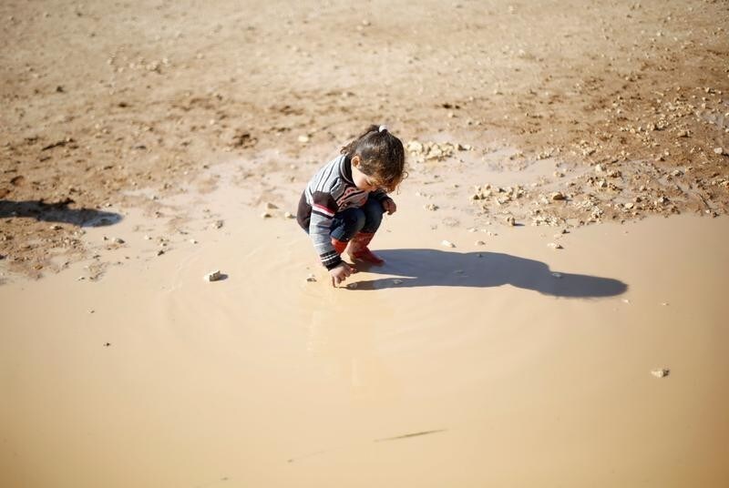 A Syrian refugee child plays at Al Zaatari refugee camp in Jordan near the border with Syria, December 3, 2016. REUTERS/Muhammad Hamed - RTSUGHX