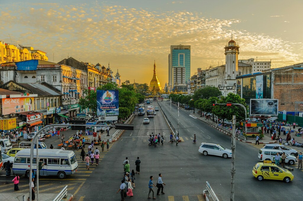El 28 de marzo de 2025, un poderoso terremoto de magnitud 7,7 sacudió el centro de Myanmar, causando una devastación generalizada.