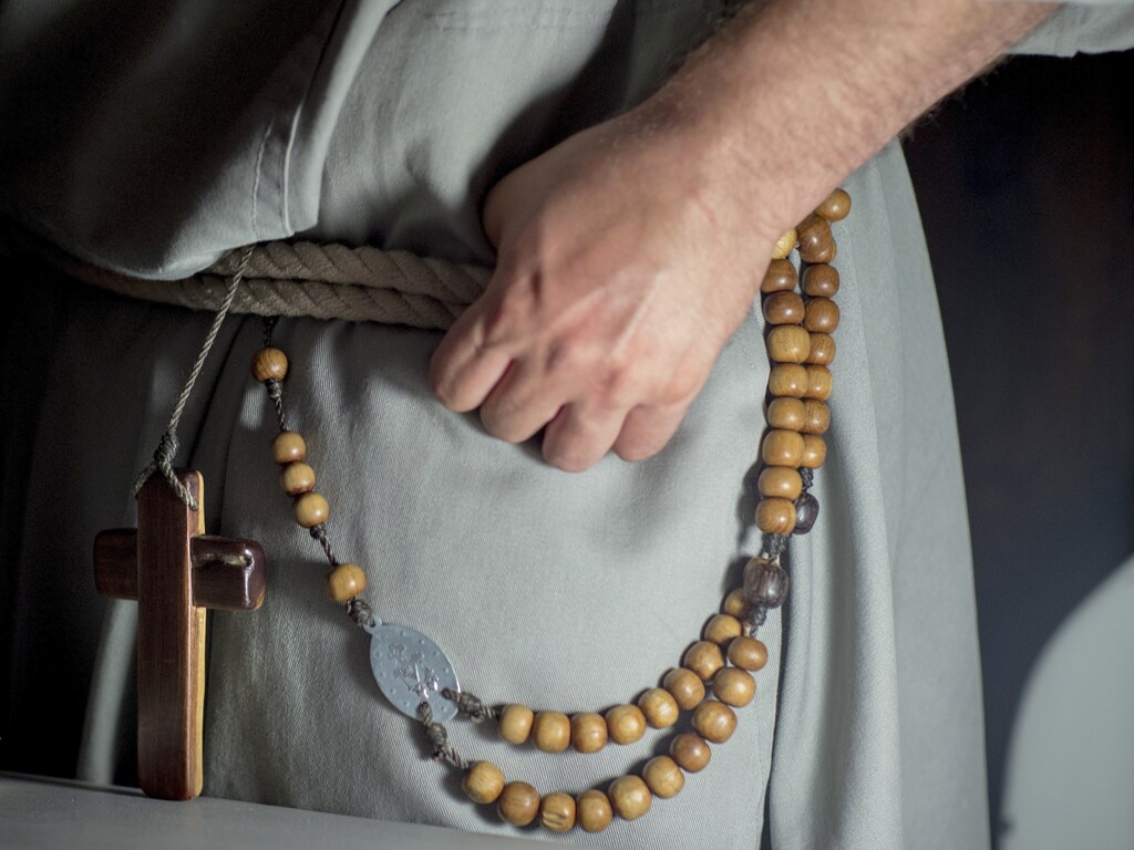 A Rosary hangs from the traditional rope belt worn by a Franciscan Friar during a concert as part of the Catholic Underground event at The Church of Our Lady of Good Counsel in New York, September 5, 2015. The Catholic Underground is a celebration of prayer and music run by the Franciscan Friars of the Renewal in New York. The first part of the evening is a prayer and confessional based service held in the church for an hour and then it's followed by a concert held in the church's community space. REUTERS/Brendan McDermid - GF10000218096