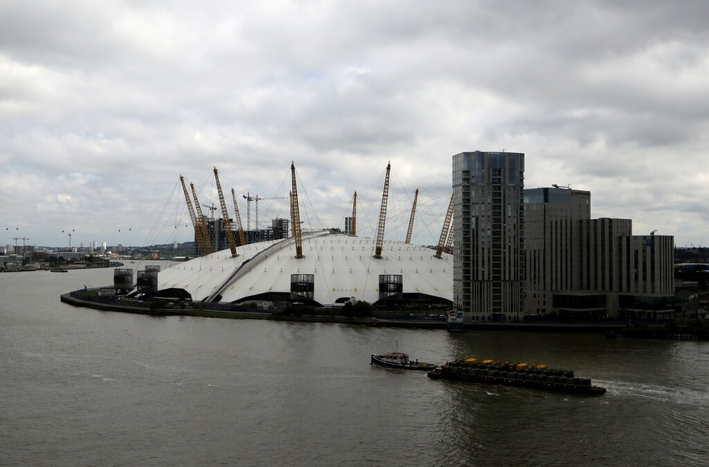A barge passes the Millenium Dome on the River Thames in London, Briatin, August 8, 2017. REUTERS/Kevin Coombs - RC15A56E7920
