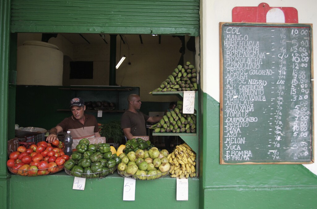 Vendors arrange produce at a farmers' market in Havana January 15, 2015.