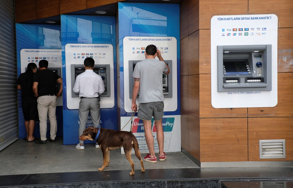 Top economy stories: Banking crisis sparks recession fears; World Bank warns of 'lost decade' of global growth; and more.