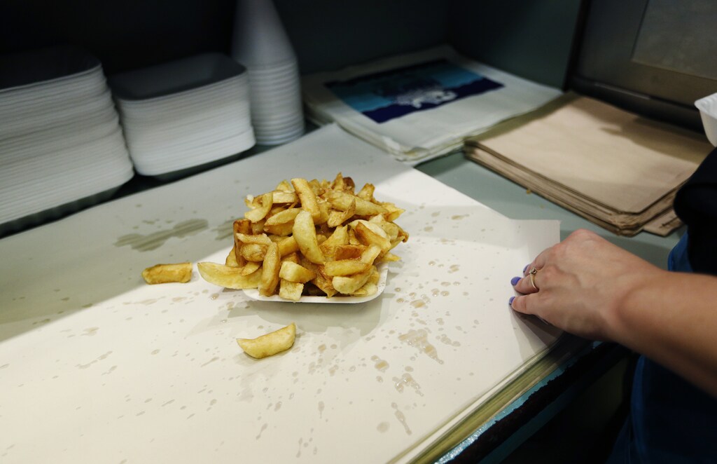 A portion of chips flavoured with vinegar are seen at Mr Fish restaurant in north London May 22, 2012. Deep-fried fish in a crispy batter with fat golden chips is still as popular as ever with the British public, ranked alongside roast beef and Yorkshire pudding and chicken tikka masala as the nation's favourite dish. Picture taken May 22, 2012. REUTERS/Eddie Keogh (BRITAIN - Tags: FOOD SOCIETY) ATTENTION EDITORS: PICTURE 05 OF 29 FOR PACKAGE 'AS BRITISH AS FISH AND CHIPS'.SEARCH 'EDDIE FISH' TO FIND ALL IMAGES - GM1E8671H0Z01