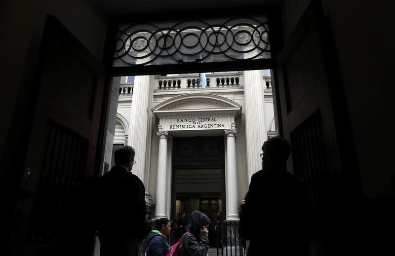 People walk past Argentina's Central Bank in the financial district of Buenos Aires, Argentina May 4, 2018.