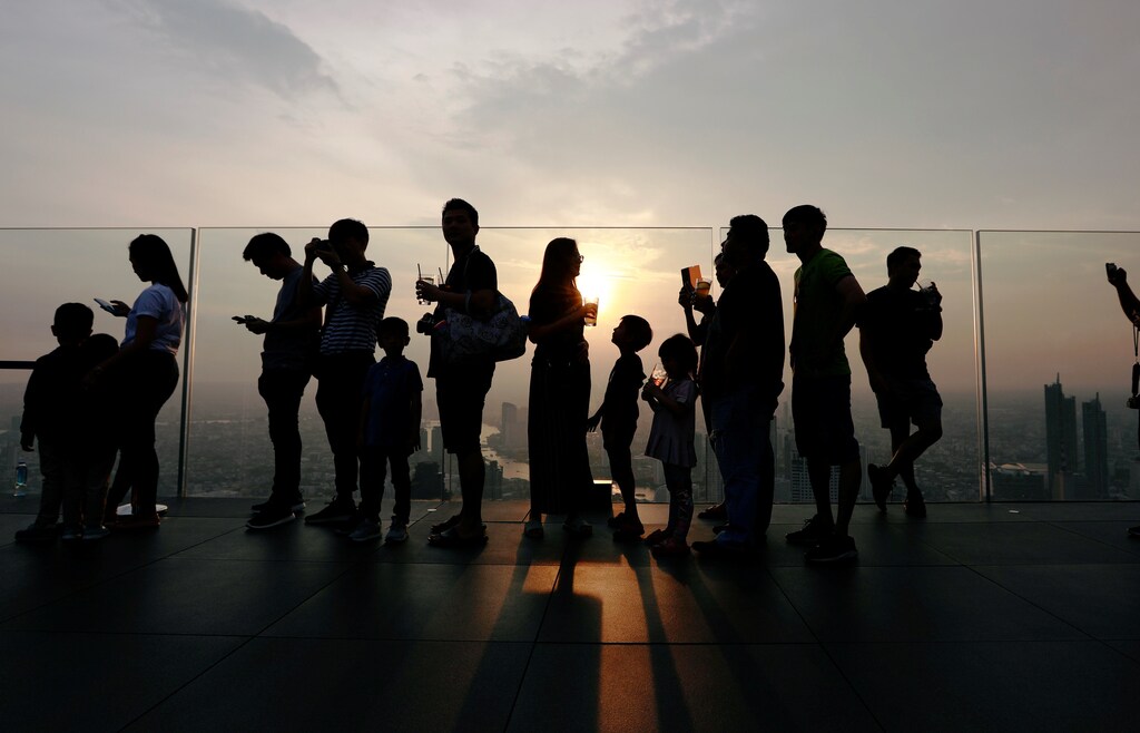People line up to walk on the glass as they visit Thailand's first skywalk in Bangkok, Thailand November 18, 2018. REUTERS/Soe Zeya Tun - RC15DDAD0200