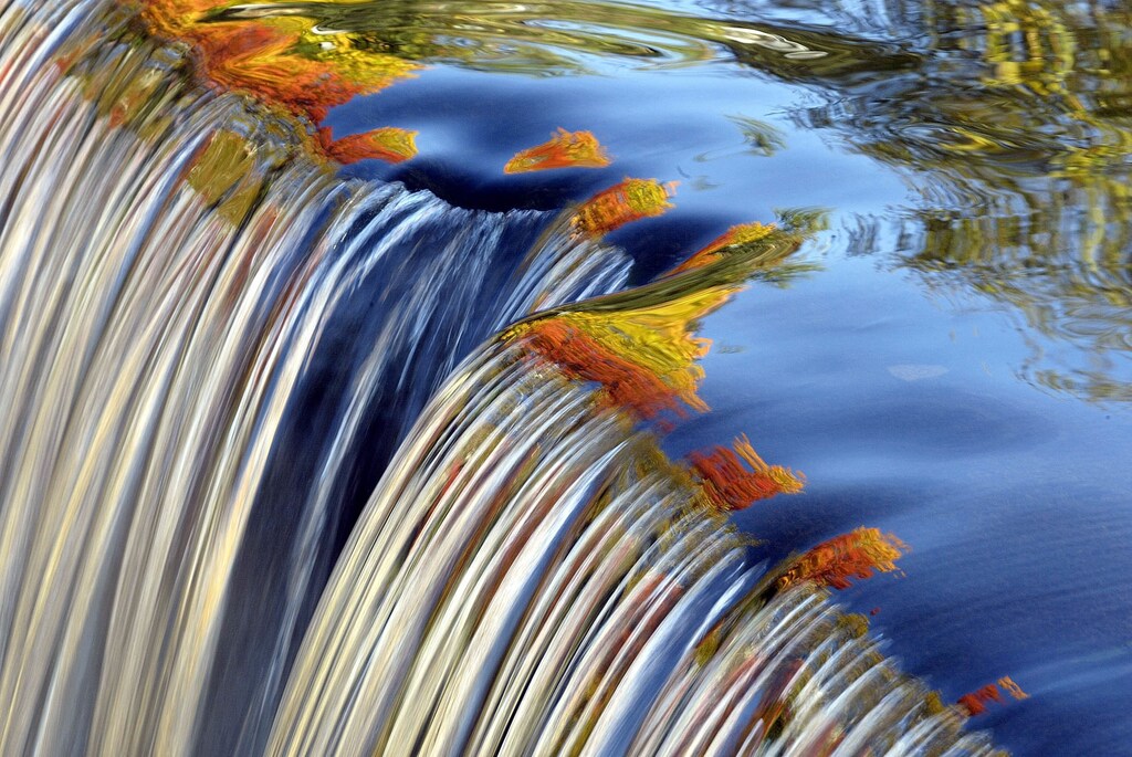The colors of Fall can be seen reflected in a waterfall along the Blackberry River in Canaan, Connecticut October 13, 2004. NO RIGHTS CLEARANCES OR PERMISSIONS ARE REQUIRED FOR THIS IMAGE. REUTERS/Jessica Rinaldi Pictures of the Month October 2004 Pictures of the Year 2004 JRAlso see GF2DWDIWLOAA - RP5DRICUDBAA