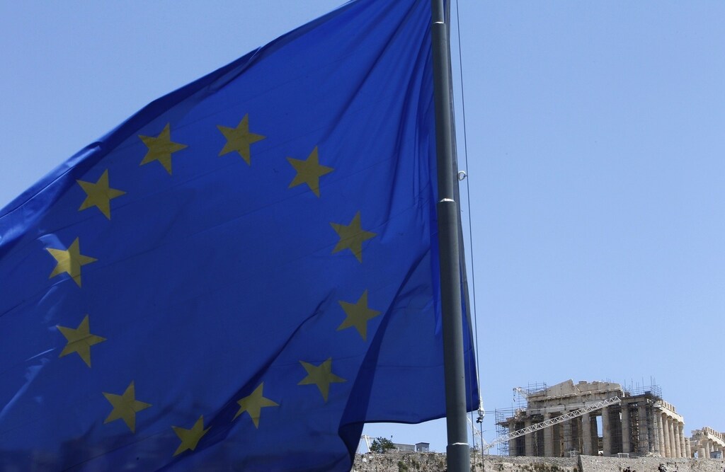 A European Union (E.U.) flag flutters in front of the monument of Parthenon on Acropolis hill in Athens June 17, 2012. Greeks voted on Sunday in an election that could decide whether their heavily indebted country stays in the euro zone or heads for the exit, potentially unleashing shocks that could break up the single currency. REUTERS/John Kolesidis (GREECE - Tags: POLITICS BUSINESS ELECTIONS) - RTR33RAD Download permissions