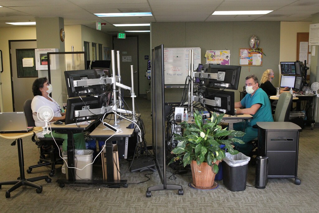 Doctors and nurses staff their stations at the Sutter Health Valley Area eICU, amid the coronavirus disease (COVID-19) outbreak in Sacramento, California, U.S., September 3, 2020. Photo taken September 3, 2020. Nathan Frandino/Reuters - RC2AYI918I3L