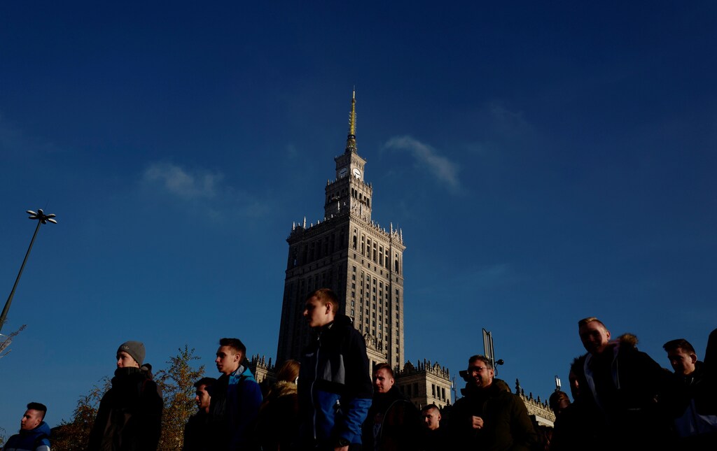 People walk near the Palace of Culture and Science in the morning in Warsaw, Poland November 23, 2017. REUTERS/Kacper Pempel - RC12FD099B40