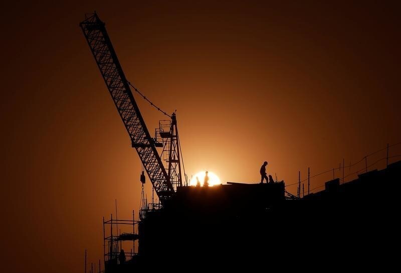 Labourers work at the construction site of a residential complex in New Delhi, India, December 11, 2016. Picture taken December 11, 2016. REUTERS/Adnan Abidi - RC1C042F8DB0