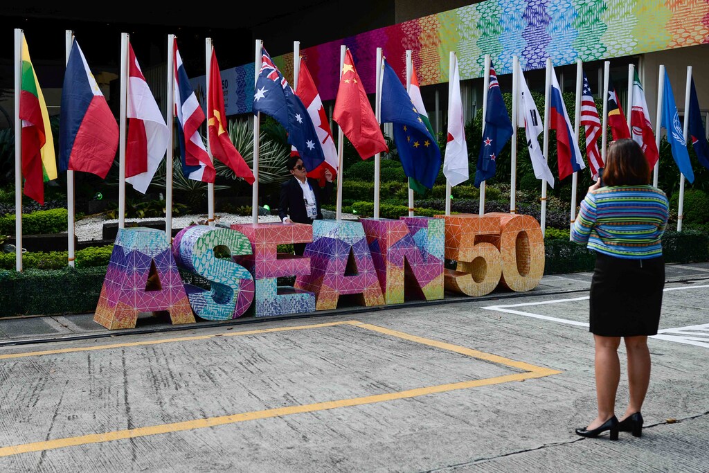 ASEAN delegate poses for a photo during the 31st Association of Southeast Asian Nations (ASEAN) Summit in Manila, Philippines, November 13, 2017. REUTERS/Ezra Acayan/Pool - RC14D2714EC0