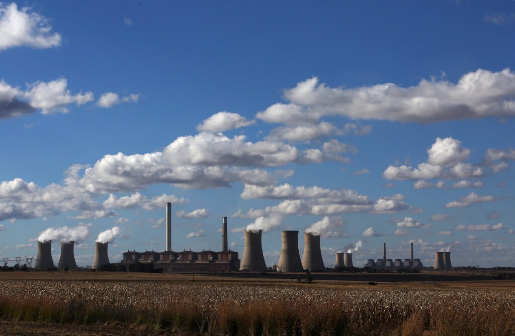 Steam rises from the cooling towers of Matla Power Station, a coal-fired power plant operated by Eskom in Mpumalanga province, South Africa, May 20, 2018. REUTERS/Siphiwe Sibeko - RC1D79F34600