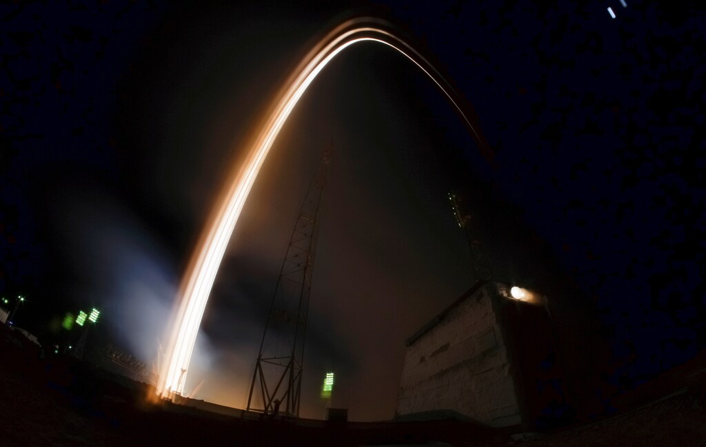 The Soyuz MS-03 spacecraft carrying the crew of Peggy Whitson of the U.S., Oleg Novitskiy of Russia and Thomas Pesquet of France blasts off to the International Space Station (ISS) from the launchpad at the Baikonur cosmodrome on this long exposure picture, Kazakhstan, November 18, 2016. REUTERS/Shamil Zhumatov - RTX2U7F5