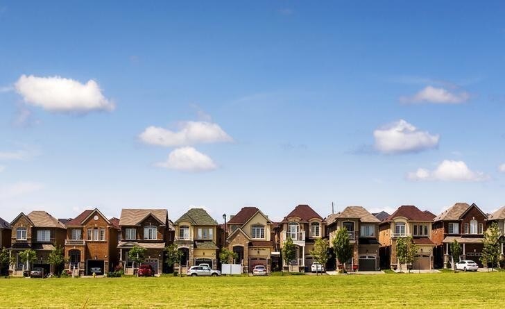 Houses are seen in a suburb located north of Toronto in Vaughan, Canada, June 29, 2015. REUTERS/Mark Blinch/File photo