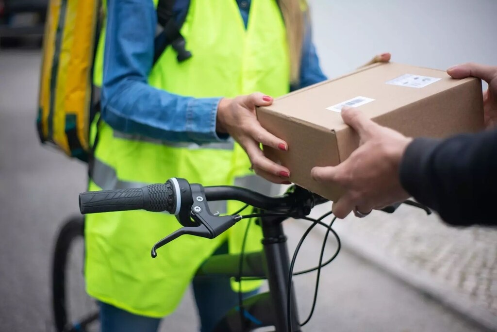 Las soluciones de micromovilidad, como las bicicletas eléctricas, ofrecen una forma sostenible de transportar mercancías en las zonas urbanas.