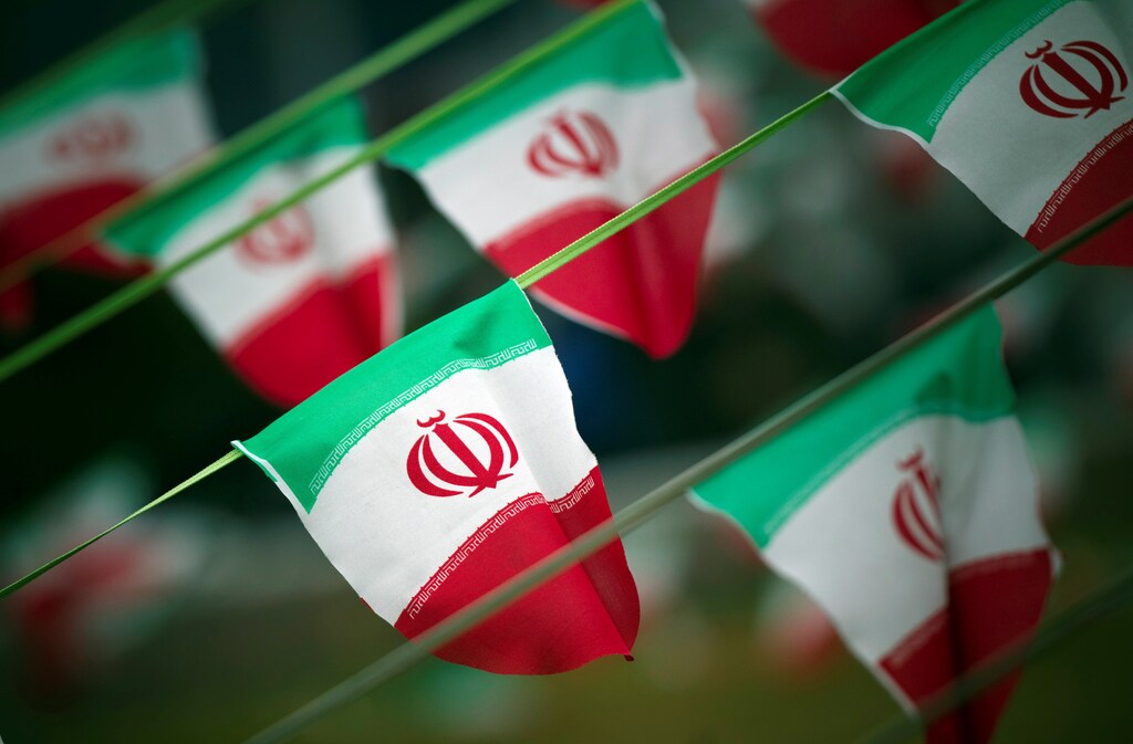 FILE PHOTO: Iran's national flags are seen on a square in Tehran February 10, 2012, a day before the anniversary of the Islamic Revolution. REUTERS/Morteza Nikoubazl/File Photo - S1BEUIFKRGAA