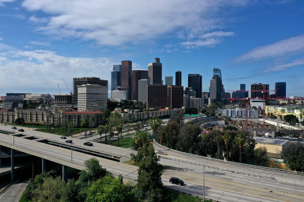 Downtown freeways are empty of traffic as the spread of the coronavirus disease (COVID-19) continues, in Los Angeles, California, U.S., April 7, 2020. REUTERS/Lucy Nicholson - RC2WZF900JUM