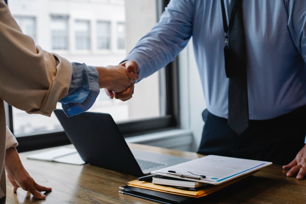 With new salary range laws rolling out across the US, experts say that pay transparency is a leading tool for narrowing the gender pay gap.