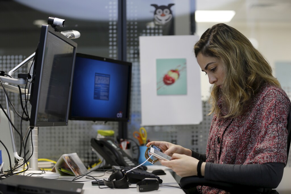 An employee works at Citi's tech hub in Tel Aviv, Israel December 14, 2015. For years, Israel tried to entice foreign banks to come and compete with domestic operators, with little success. Now foreigners are finally coming, but not to open up bank branches. It's Israel's skills in the flourishing space where technology and finance meet that is drawing them in. Picture taken December 14, 2015. REUTERS/Amir Cohen - RTX1YW1R