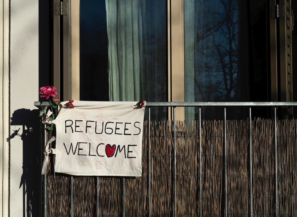 Refugees welcome sign.