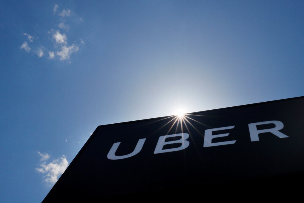 A sign marks the offices of Uber in Saugus, Massachusetts, U.S., May 8, 2019. REUTERS/Brian Snyder - RC1EFDB274D0