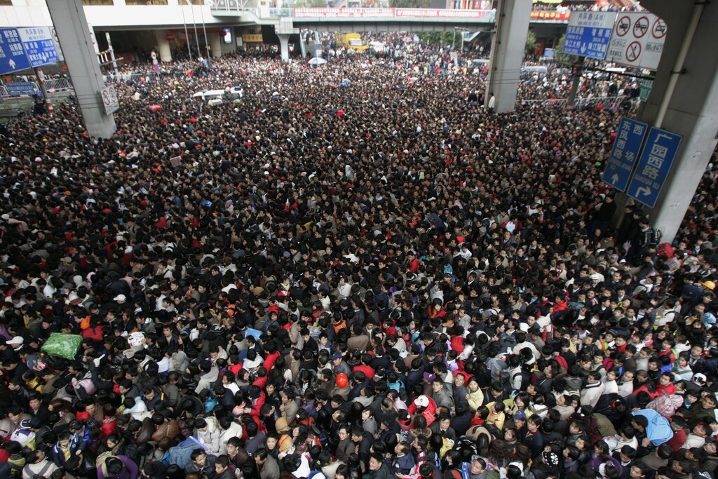 Stranded train passengers wait outside a railway station in China's southern city of Guangzhou February 1, 2008. Millions of Chinese shivered through power cuts and water shortages and millions more were stranded by snow ahead of what for some is the only holiday of the year. REUTERS/Bobby Yip (CHINA) - GM1DXEAUKCAA