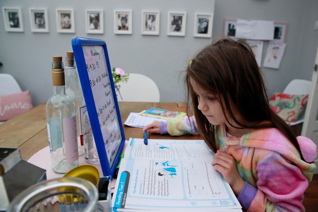 Milly aged 7 does her school work at home, as the spread of the coronavirus disease (COVID-19) continues, Hertford, Britain, March 30, 2020. REUTERS/Andrew Couldridge - RC2AUF9W7V68