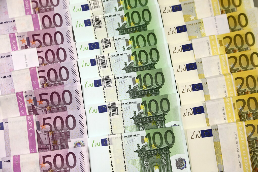 Euro currency bills are pictured at the Croatian National Bank in Zagreb, Croatia, May 21, 2019. Picture taken May 21, 2019. REUTERS/Antonio Bronic - RC11C277EAD0