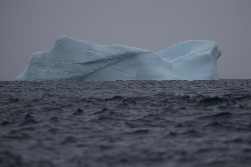 An iceberg floats near Two Hummock Island, Antarctica, February 1, 2020. Picture taken February 1, 2020. REUTERS/Ueslei Marcelino - RC25ZE97LQAU
