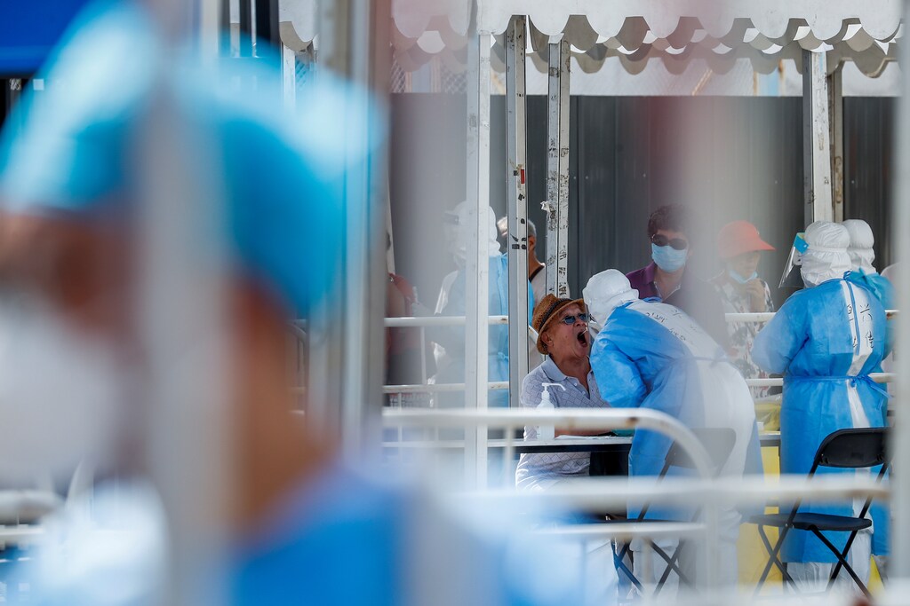 "Aunque muchos países han hecho progresos, globalmente la pandemia se está acelerando"