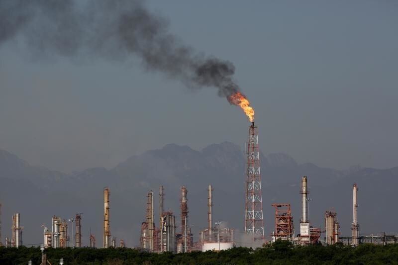 A general view shows Mexican state oil firm Pemex's Cadereyta refinery, in Cadereyta, Mexico October 5, 2019. Picture taken October 5, 2019. REUTERS/Daniel Becerril - RC1C350F58B0