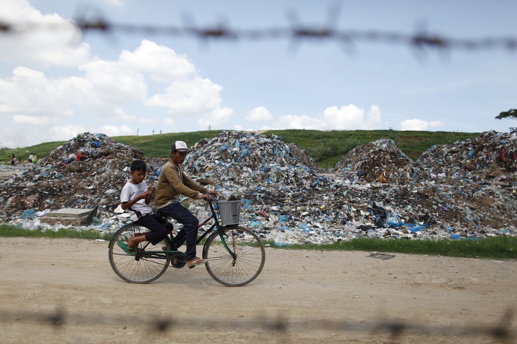 The worldwide total volume of plastic has reached 8.3 billion metric tons, the equivalent of more than 800,000 Eiffel Towers