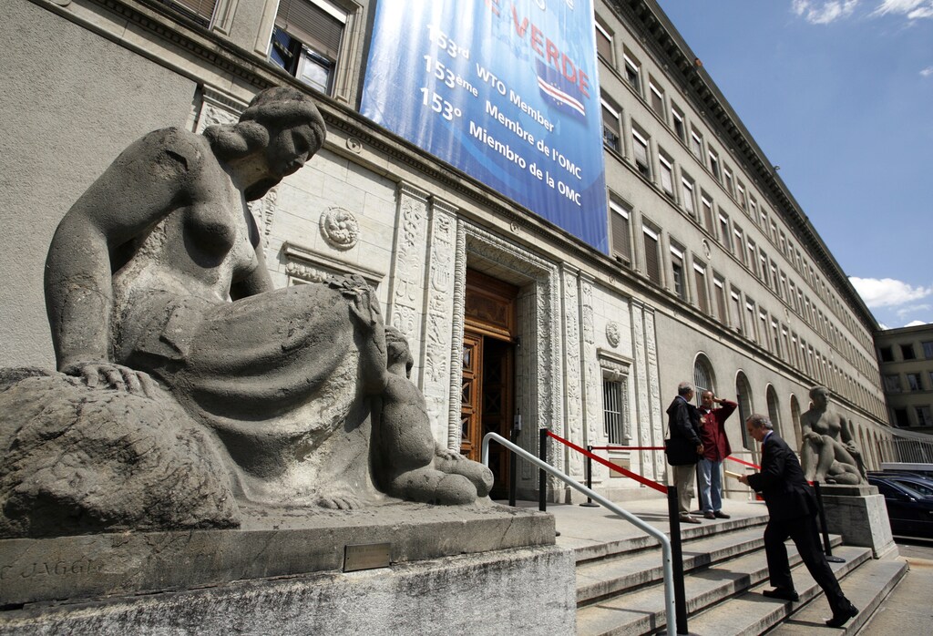 Estatua titulada "Paz" realizada en 1925 por el artista suizo Luc Jaggi a la entrada de la sede de la Organización Mundial del Comercio (OMC) en Ginebra