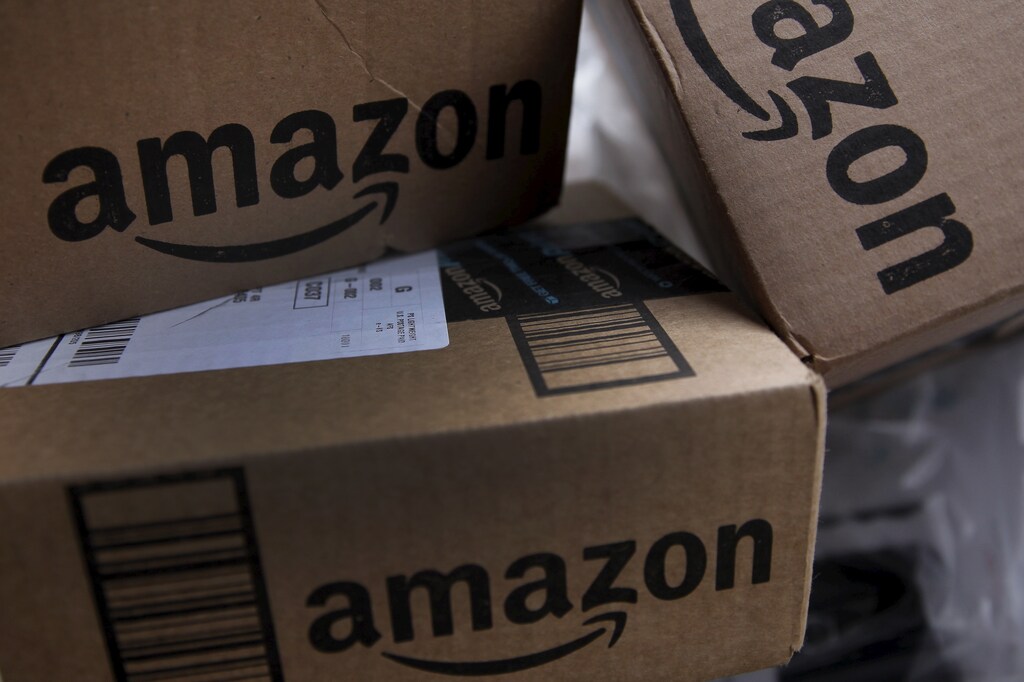 Amazon boxes are seen stacked for delivery in the Manhattan borough of New York City, January 29, 2016. REUTERS/Mike Segar - GF10000289383