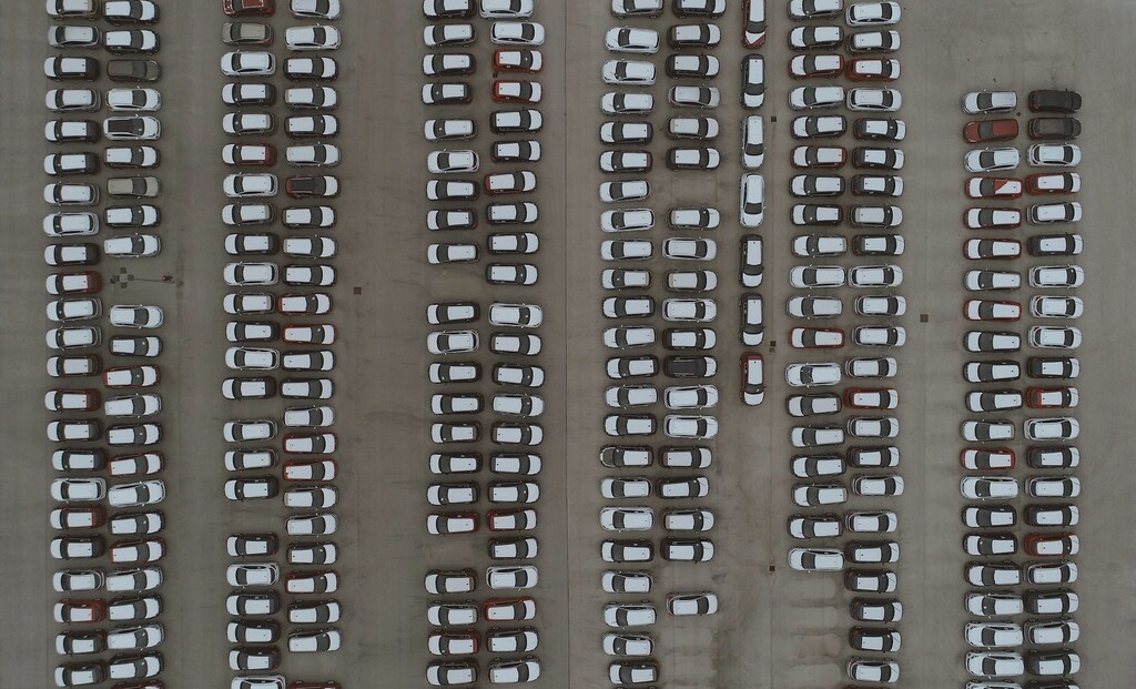 Top stories: US cities rethink parking requirements; Paris creates first net-zero neighbourhood; and more.