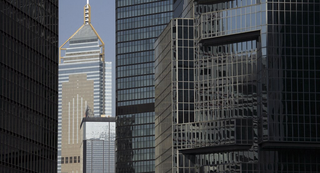 Office buildings are seen in Hong Kong's Admiralty district August 4, 2010. U.S. fund manager Russell Investments said it is planning to put more money into the retail and office property sectors in Asia as the region leads the global economic recovery. Picture taken August 4, 2010. To match Interview RUSSELL/REUTERS/Bobby Yip (CHINA - Tags: BUSINESS) - GM1E685162X01
