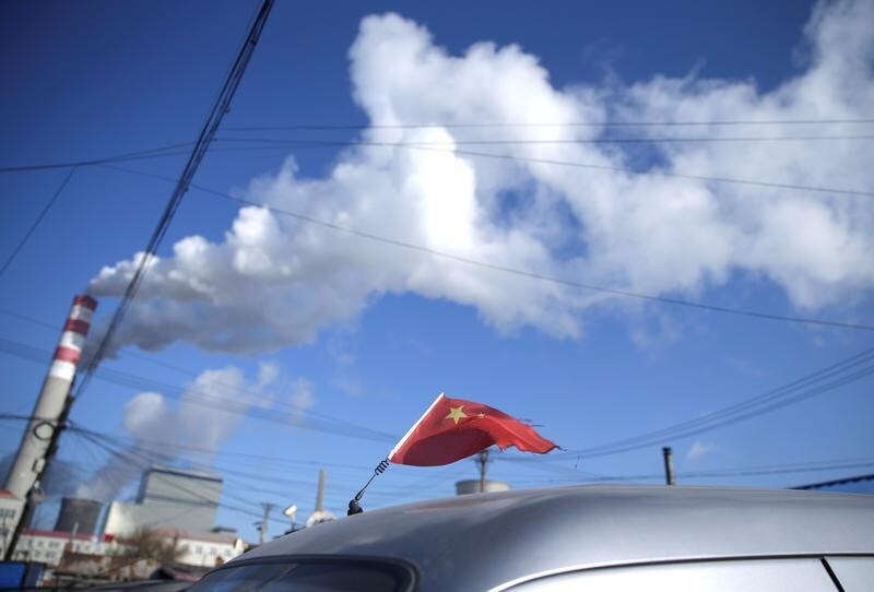 ９月２９日、中国の習近平国家主席はこのほど、二酸化炭素（ＣＯ２）排出量を２０６０年までに実質ゼロにするとの骨の折れる宿題を自らに課して見せた。中国・ハルビン氏の火力発電所付近で２０１９年１１月撮影