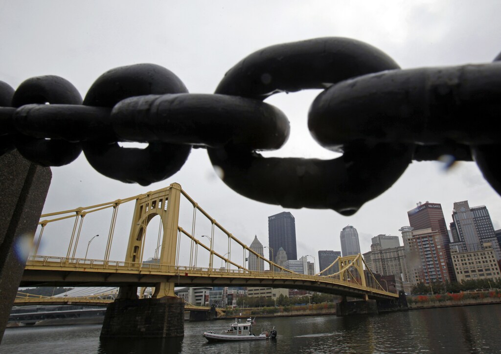 Police patrol the Allegheny River in preparation for the G20 leaders meeting in Pittsburgh, September 22, 2009.