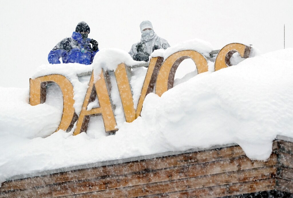 Snipers hold their position on the roof of a hotel during the World Economic Forum (WEF) annual meeting in the Swiss Alps resort of Davos, Switzerland January 22, 2018.