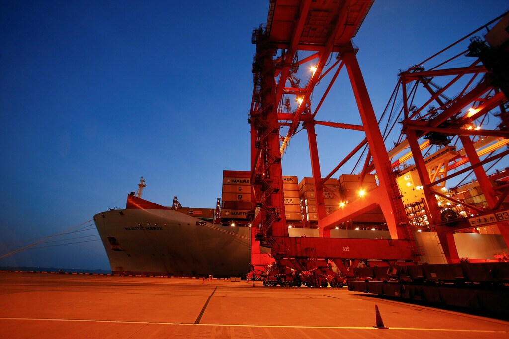 Maersk's Triple-E giant container ship Majestic Maersk, one of the world's largest container ships is seen at the Yangshan Deep Water Port, part of the Shanghai Free Trade Zone, in Shanghai, China September 24, 2016. Picture taken September 24, 2016. REUTERS/Aly Song - RTSPFV8