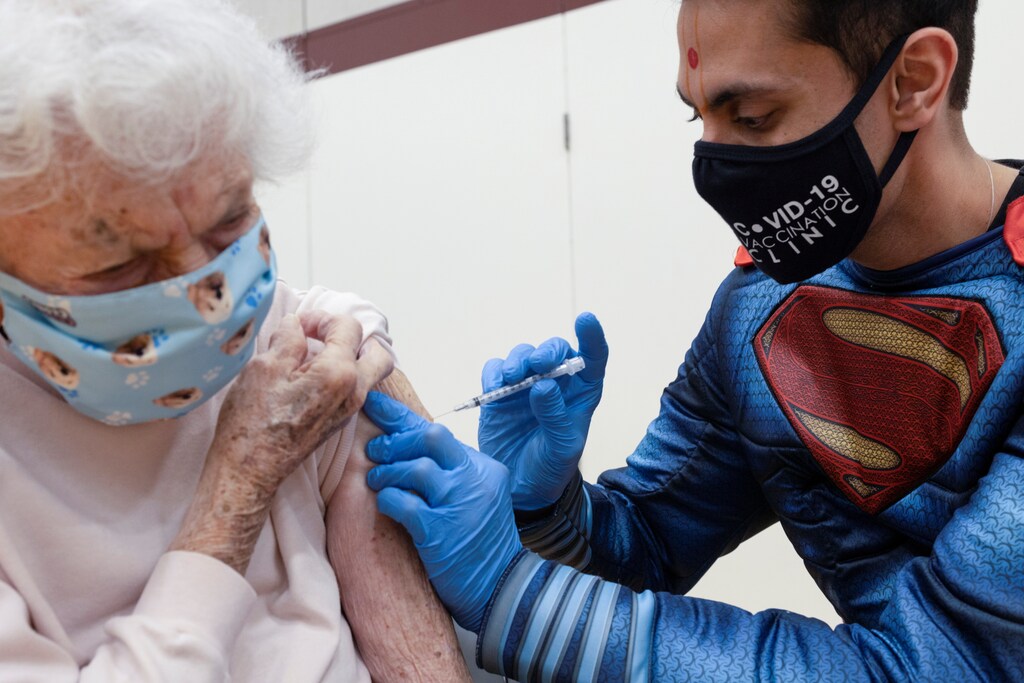 Dr. Mayank Amin administers the Pfizer-BioNTech coronavirus disease (COVID-19) vaccine to Helen Pepe, 94, at a clinic ran by Skippack Pharmacy in Collegeville, Pennsylvania, U.S., March 7, 2021. Picture taken March 7, 2021. REUTERS/Hannah Beier TPX IMAGES OF THE DAY - RC2C8M97C15J