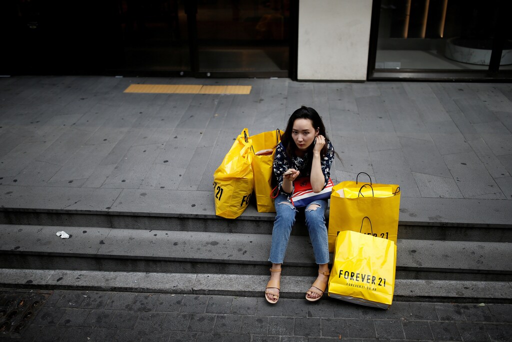A woman uses her mobile phone at Myeongdong shopping district in Seoul, South Korea, August 29, 2016. REUTERS/Kim Hong-Ji/File Photo GLOBAL BUSINESS WEEK AHEAD PACKAGE Ð SEARCH ÒBUSINESS WEEK AHEAD 3 OCTÓ FOR ALL IMAGES - RTSQGT3