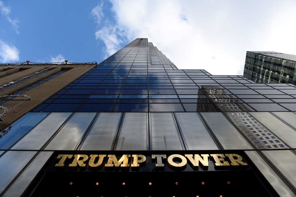 Republican president-elect Donald Trump's Trump Tower is seen in the Manhattan borough of New York, U.S., November 27, 2016. REUTERS/Darren Ornitz - RTSTKC3