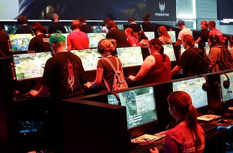 Gamers play during the first day of Europe's leading digital games fair Gamescom, which showcases the latest trends of the computer gaming scene in Cologne, Germany, August 21, 2019. REUTERS/Wolfgang Rattay - RC1847A55FF0