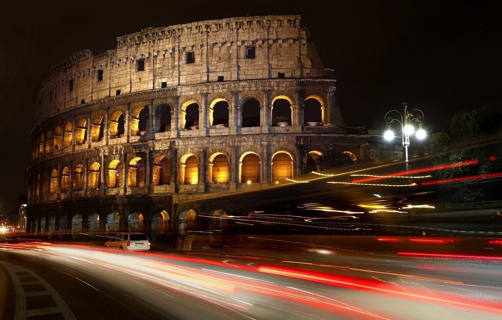 A view of Rome's ancient Colosseum is seen August 5, 2010. Rome's ancient Colosseum literally crumbles from neglect, the cash-strapped Italian government is looking for private sponsors willing to help pay for restoration work in exchange for advertising rights.Picture taken August 5. REUTERS/Tony Gentile (ITALY - Tags: SOCIETY IMAGES OF THE DAY) - RTR2H31A