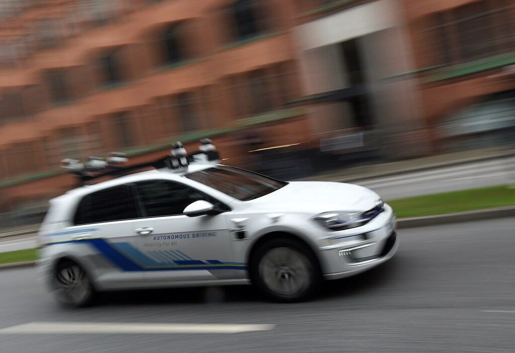 A self-driving E-Golf car is tested by German carmaker Volkswagen in Hamburg Germany, April 3, 2019. REUTERS/Fabian Bimmer - RC12EBACC000